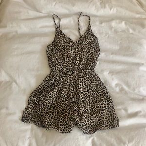 Cute leopard romper small